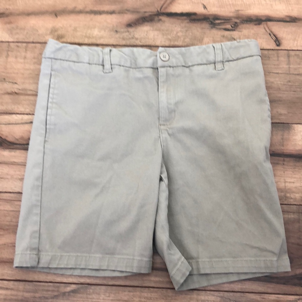 Adjustable khaki shorts